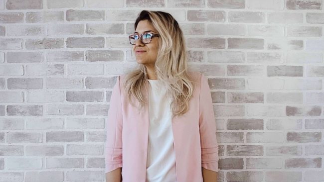 lady-pink-blazer