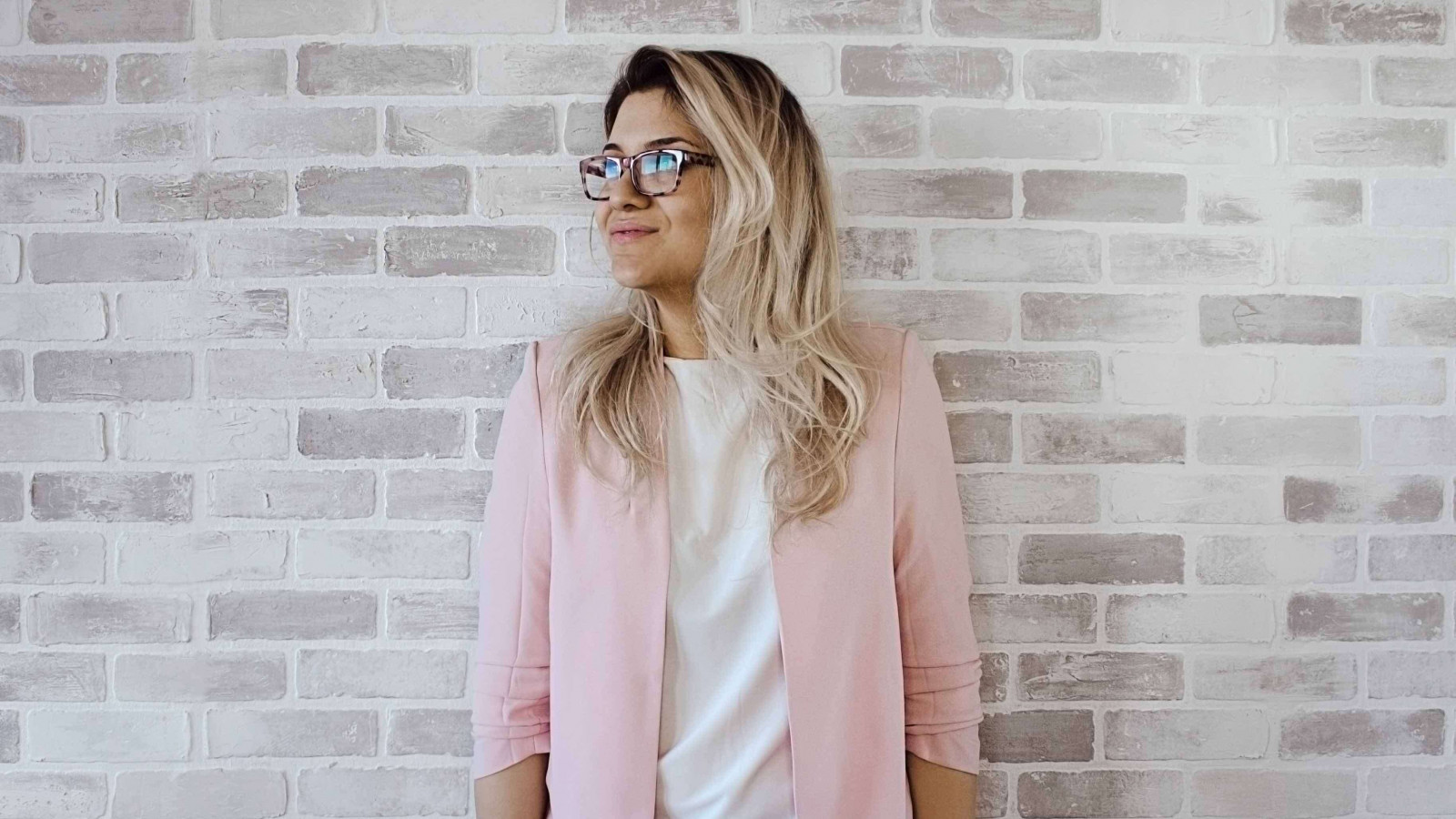 lady-pink-blazer